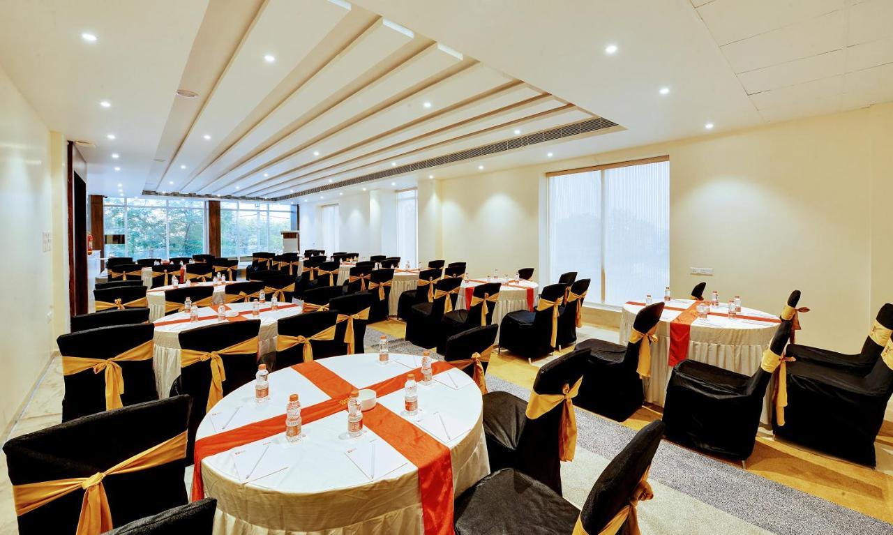 Mastiff Select Gulbarga Hotel Гулбарга Экстерьер фото