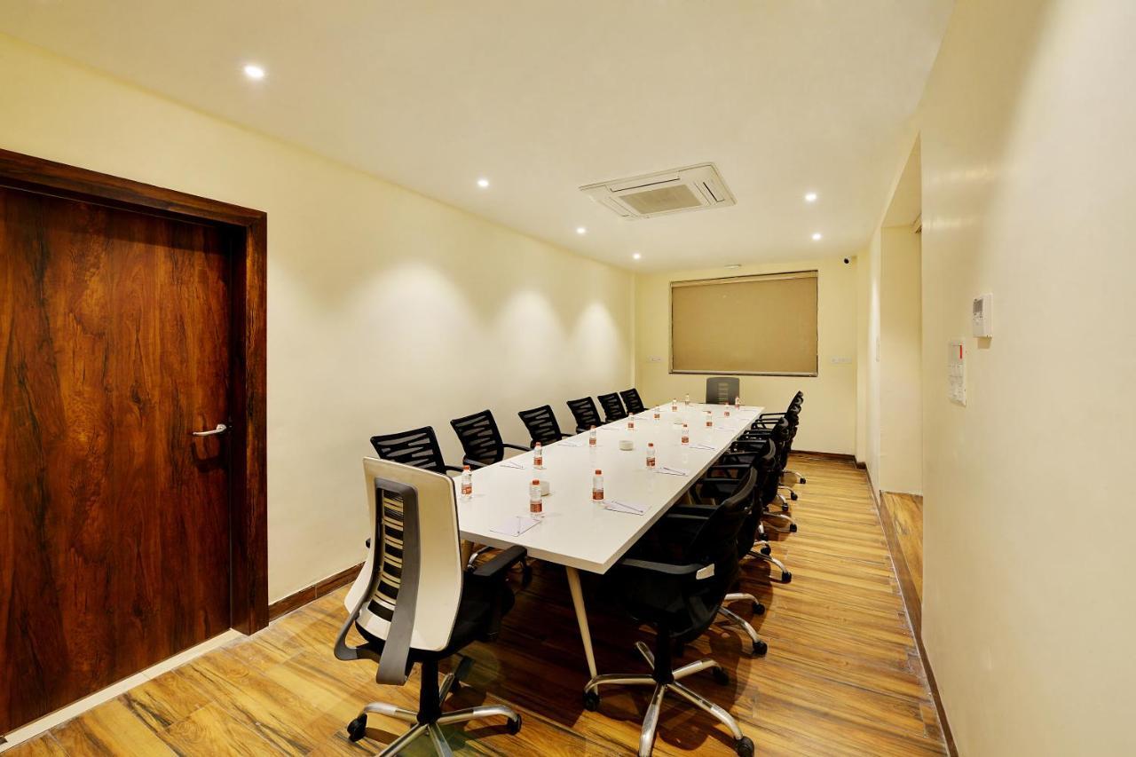 Mastiff Select Gulbarga Hotel Гулбарга Экстерьер фото